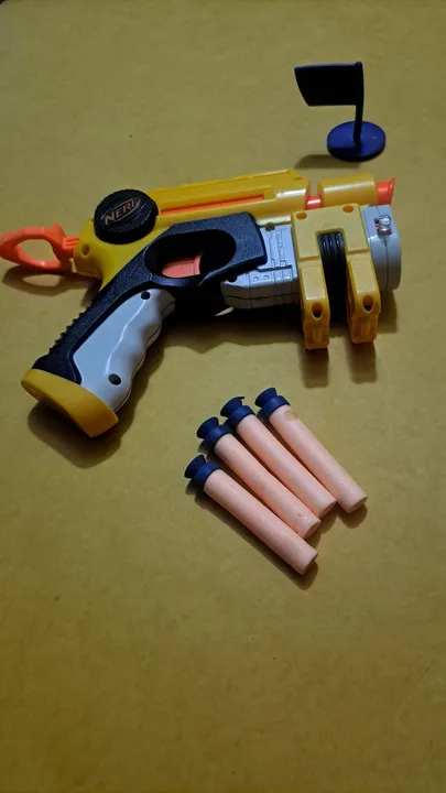 Pistola Nerf com 4 Dardos