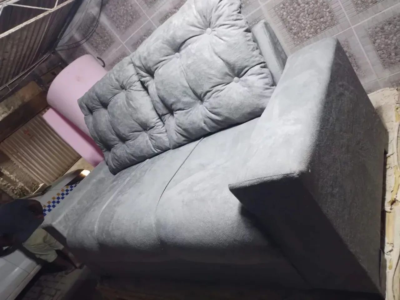 Sofá 3 Lugares em Suede de fábrica  - Foto 2