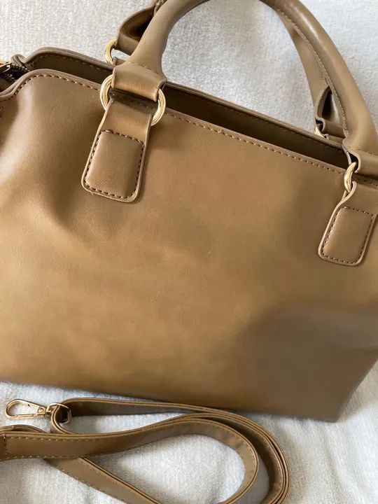 bolsa de mão bege com alça ajustável - Foto 2