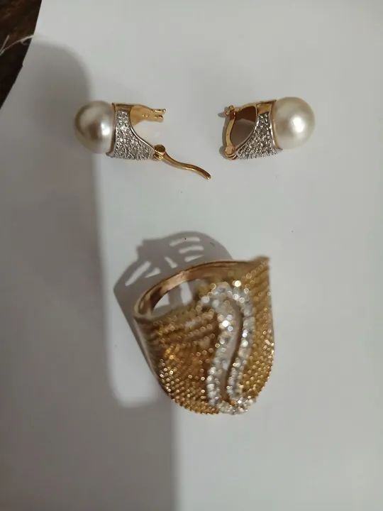 Vendo esse anel gladiador e par de brincos folhados