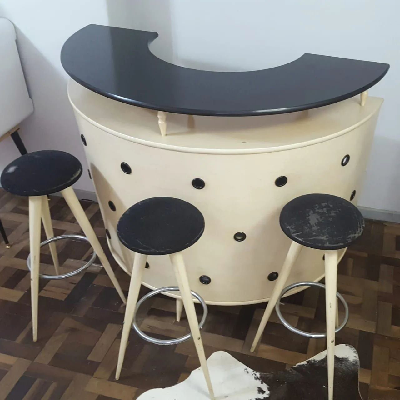 Espetacular barzinho pés palito anos 50 c/ 3 banquetas