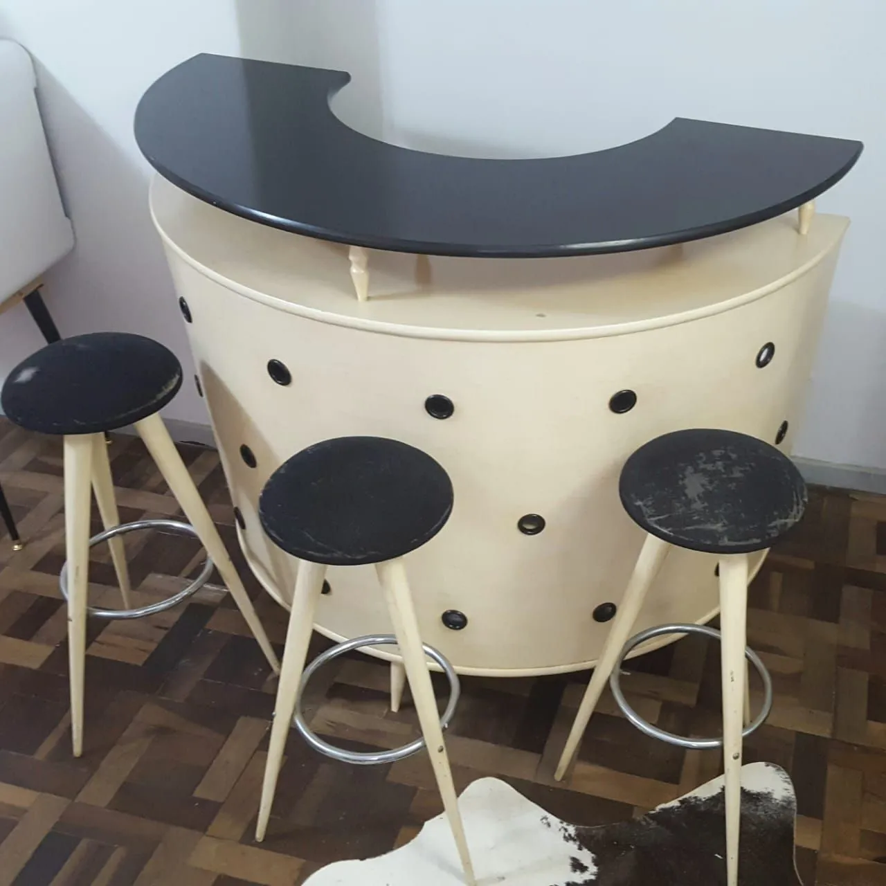 Espetacular barzinho pés palito anos 50 c/ 3 banquetas