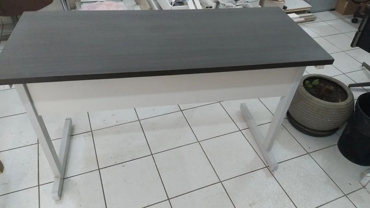 Mesa de Escritório em Ótimo Estado
