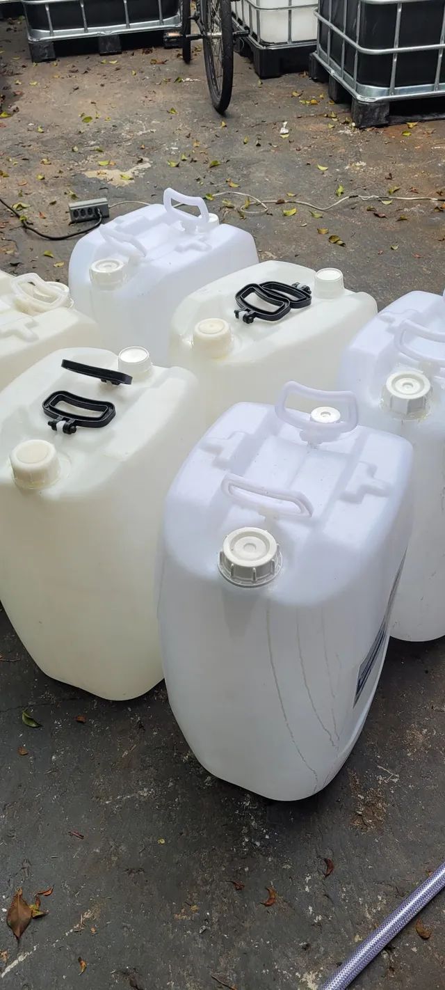 Galões / Bombona de plástico 50 litros usados  - Foto 4