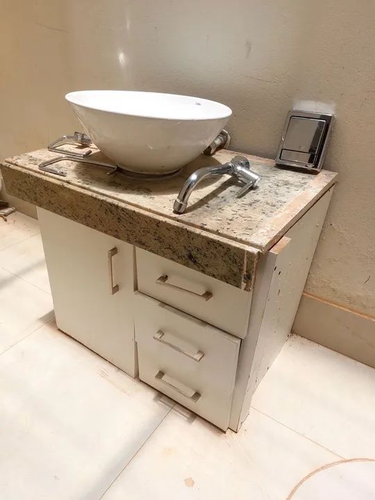 Pia de Sobrepor, bancada em Granito e armário.