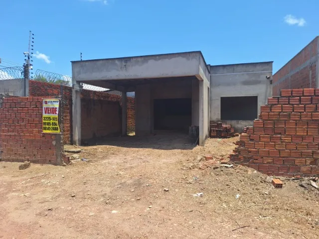 Casa em construção com 03 dormitórios, Goiabal