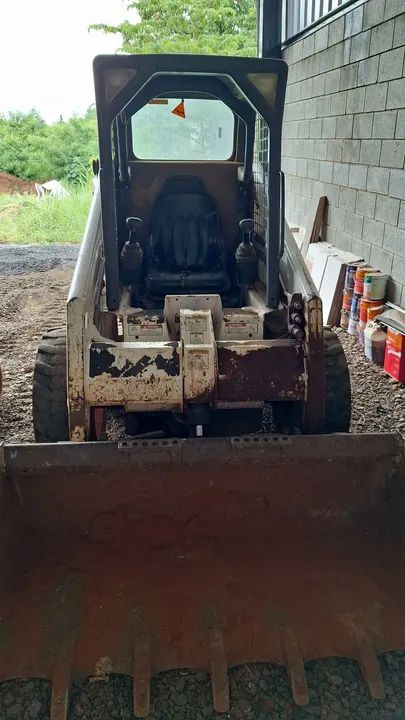 Bob Cat Mini carregadeira S130 - Foto 2