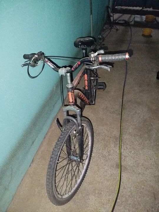 Vende-se bicicleta aro 26 praticamente montada só falta os cabos de freio e da marcha  - Foto 6
