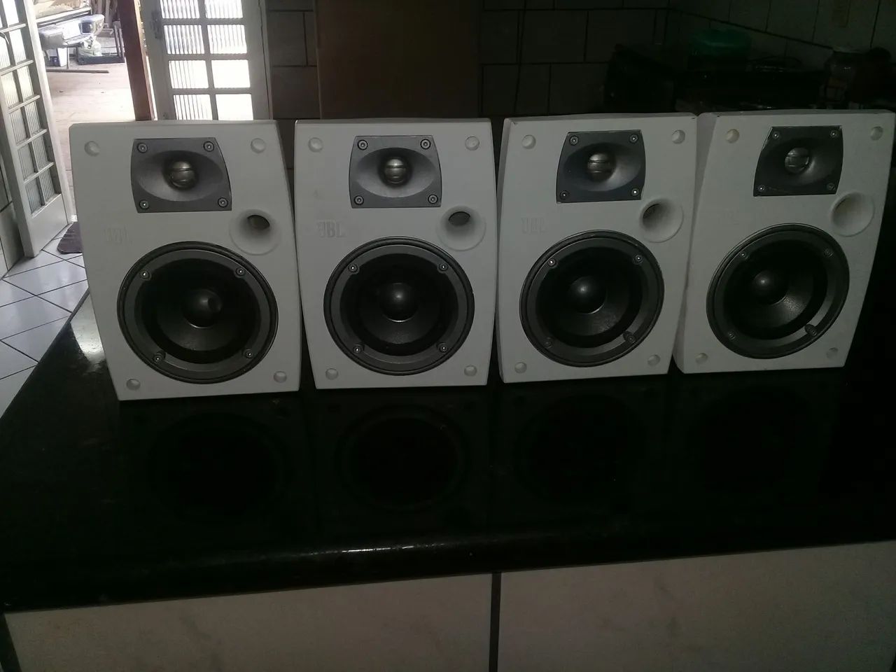 Vende-se (4 caixas som JBL)