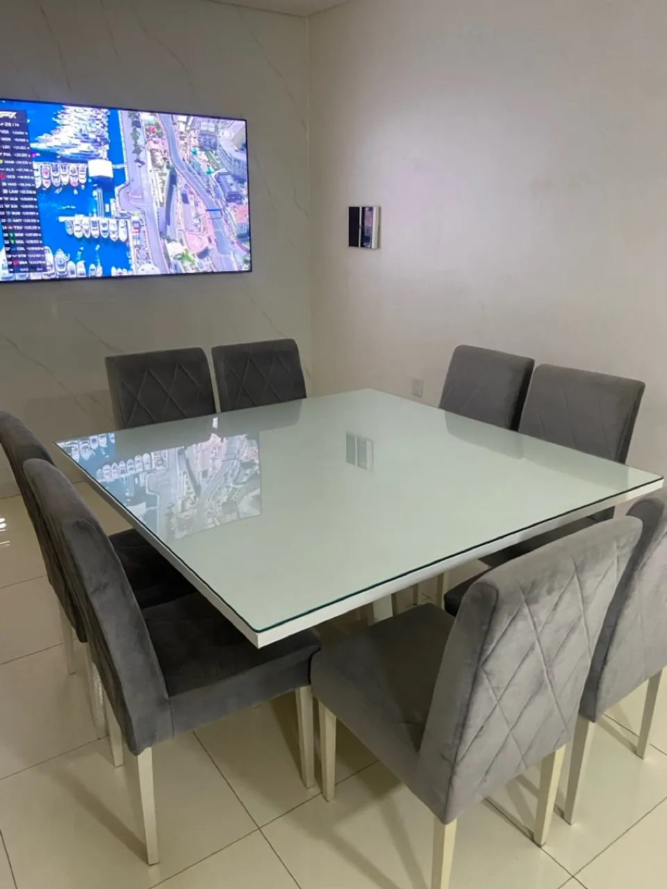 Mesa de Jantar com 8 Cadeiras Modernas