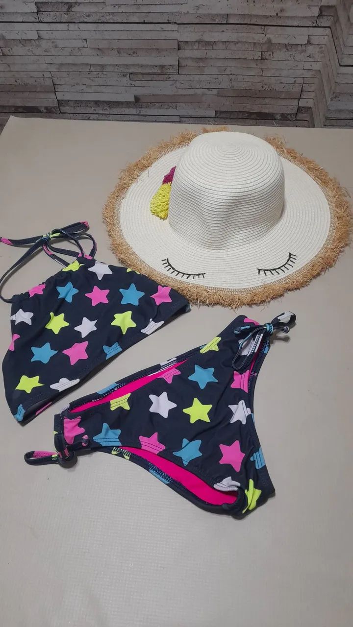 Vendo conjunto de Biquine e chapéu de palha decorado, seminovo Tamanho 9 anos