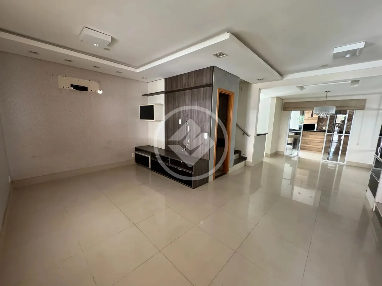 #Vende-se lindo sobrado no Despraiado , condomínio fechado Reserva do Parque, com 03 suite