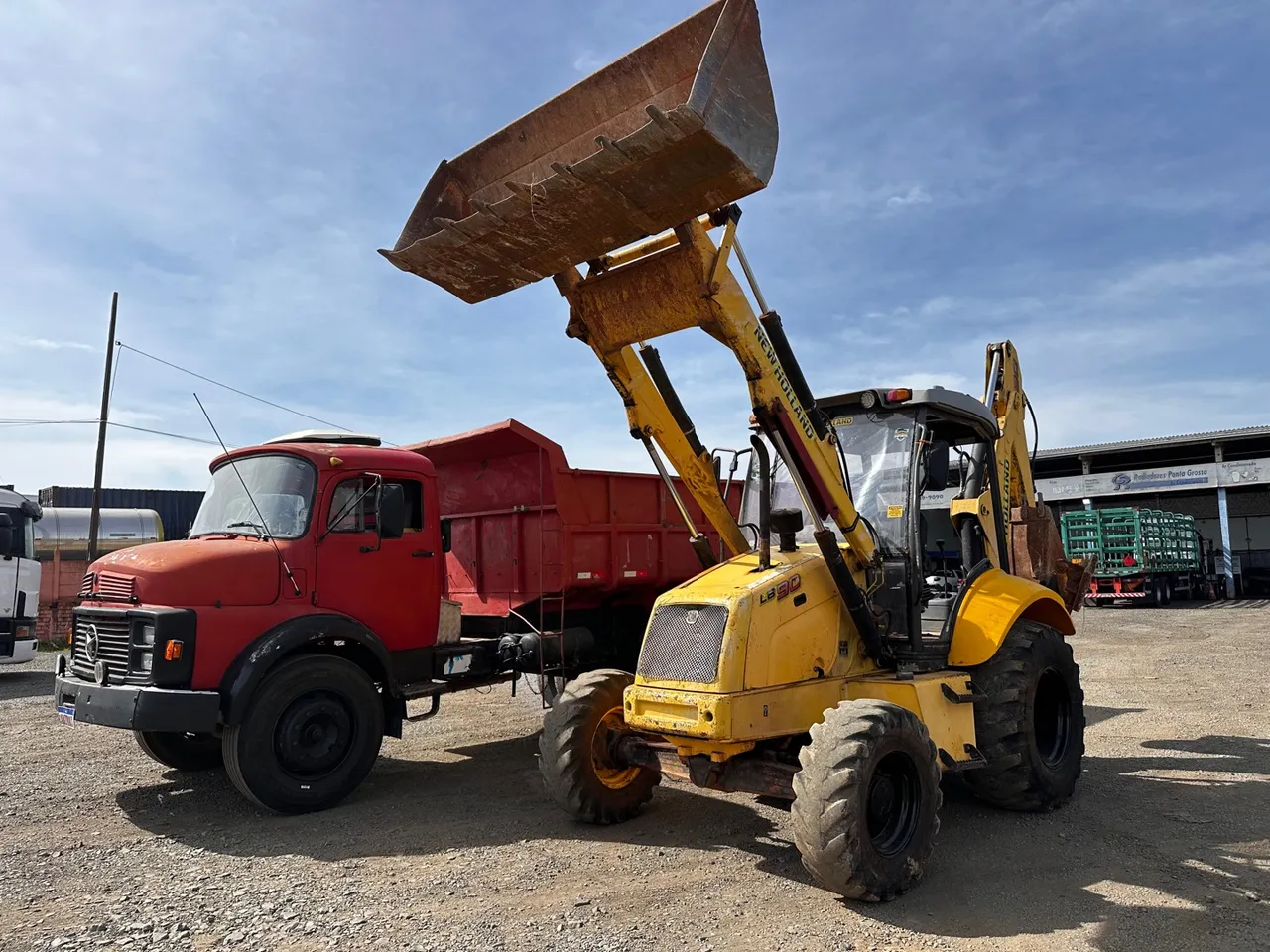 Retroescavadeira LB 90 2010 caçamba 1113 