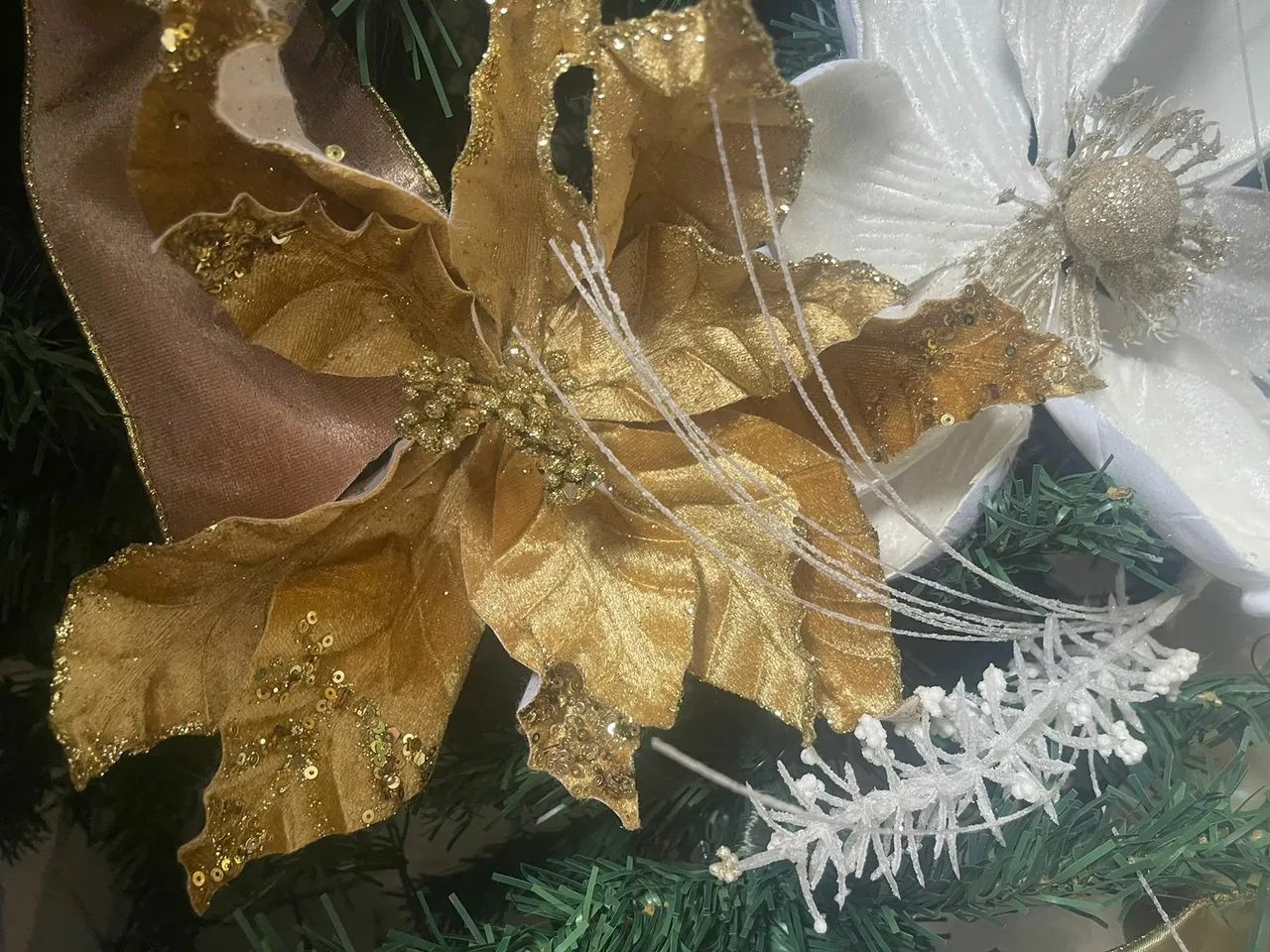 Arvore Natal 1,80cm com decorações e Noel Dourados - Foto 4