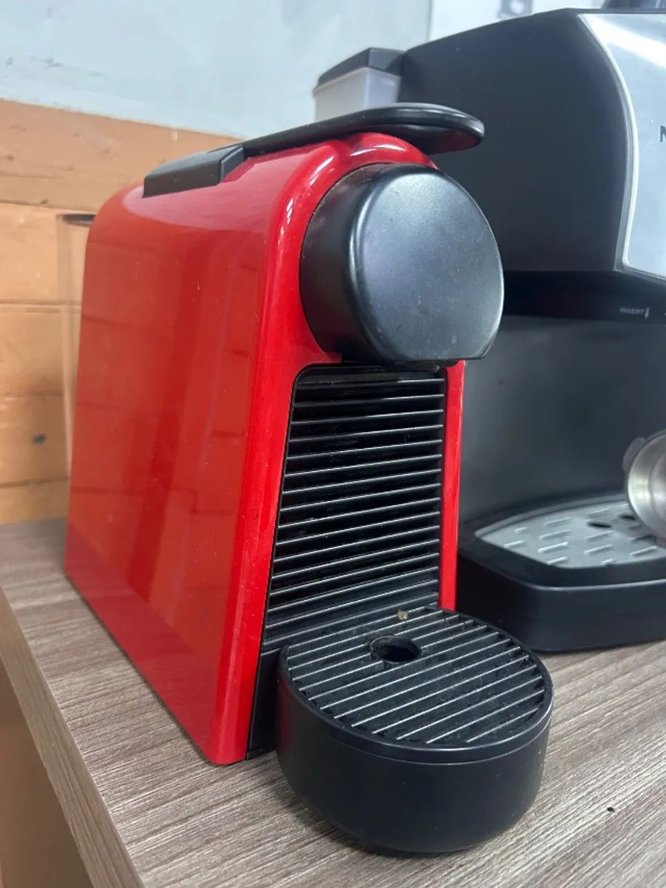 【新品・未使用】Nespresso Essenza Mini レッド Amazon.co.jp: ネスプレッソ カプセル式コーヒーメーカー