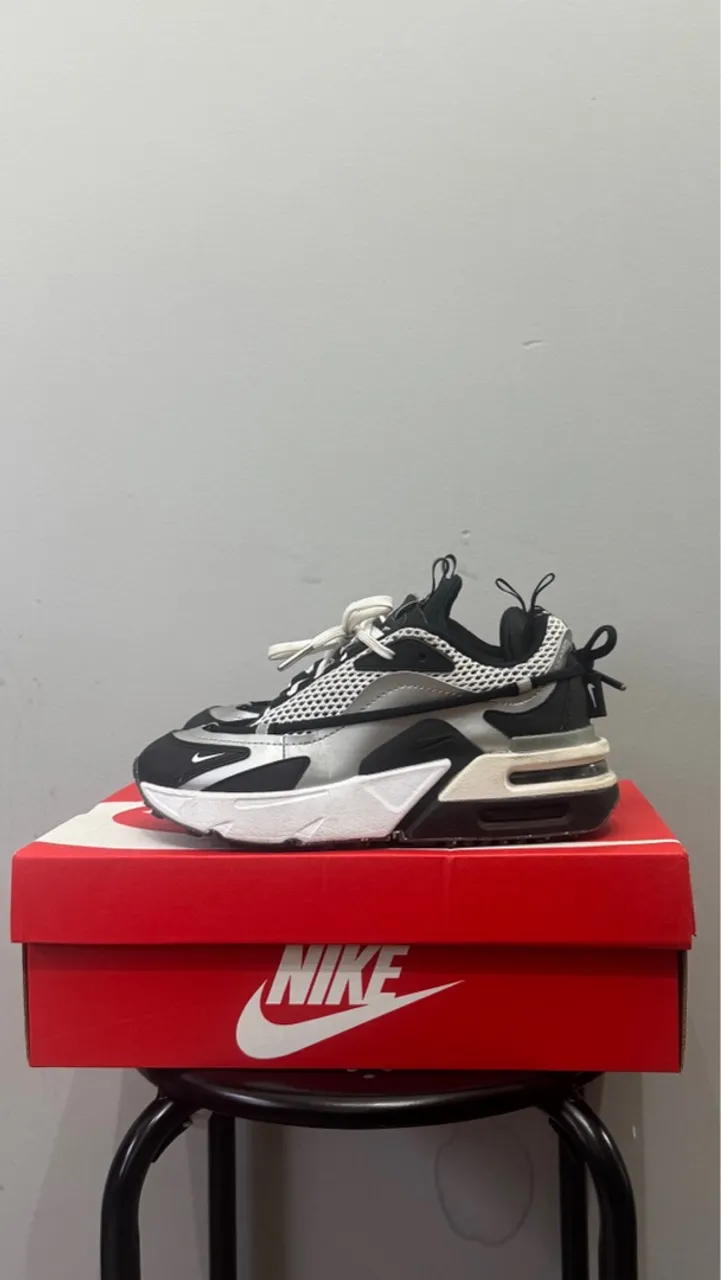 Tênis Nike Air Max furyosa, Preto e Branco. Produto original.