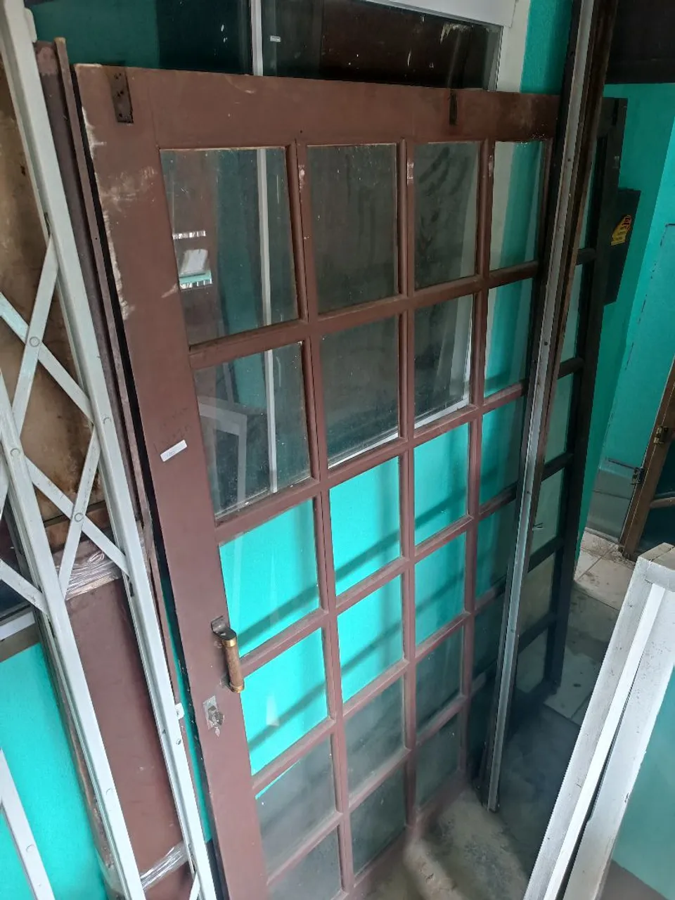 Porta de Madeira com Vidro de correr 1m40 x 2m completa com caixilho VENDE-SE