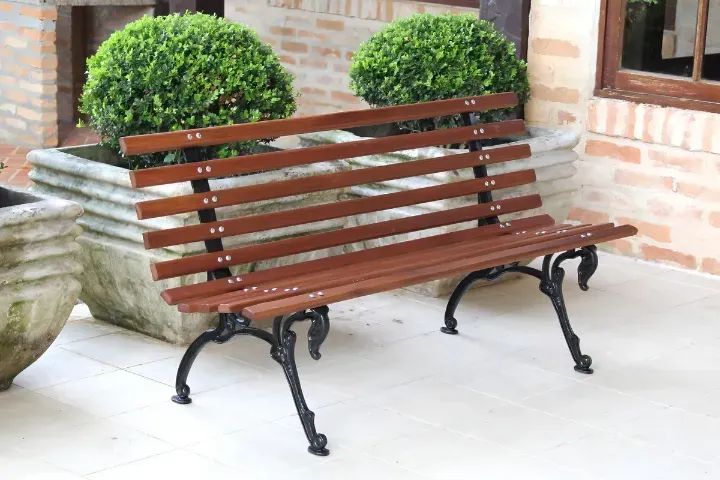 Aluguel Banco de Jardim Rústico de Madeira 2 Lugares com Encosto.