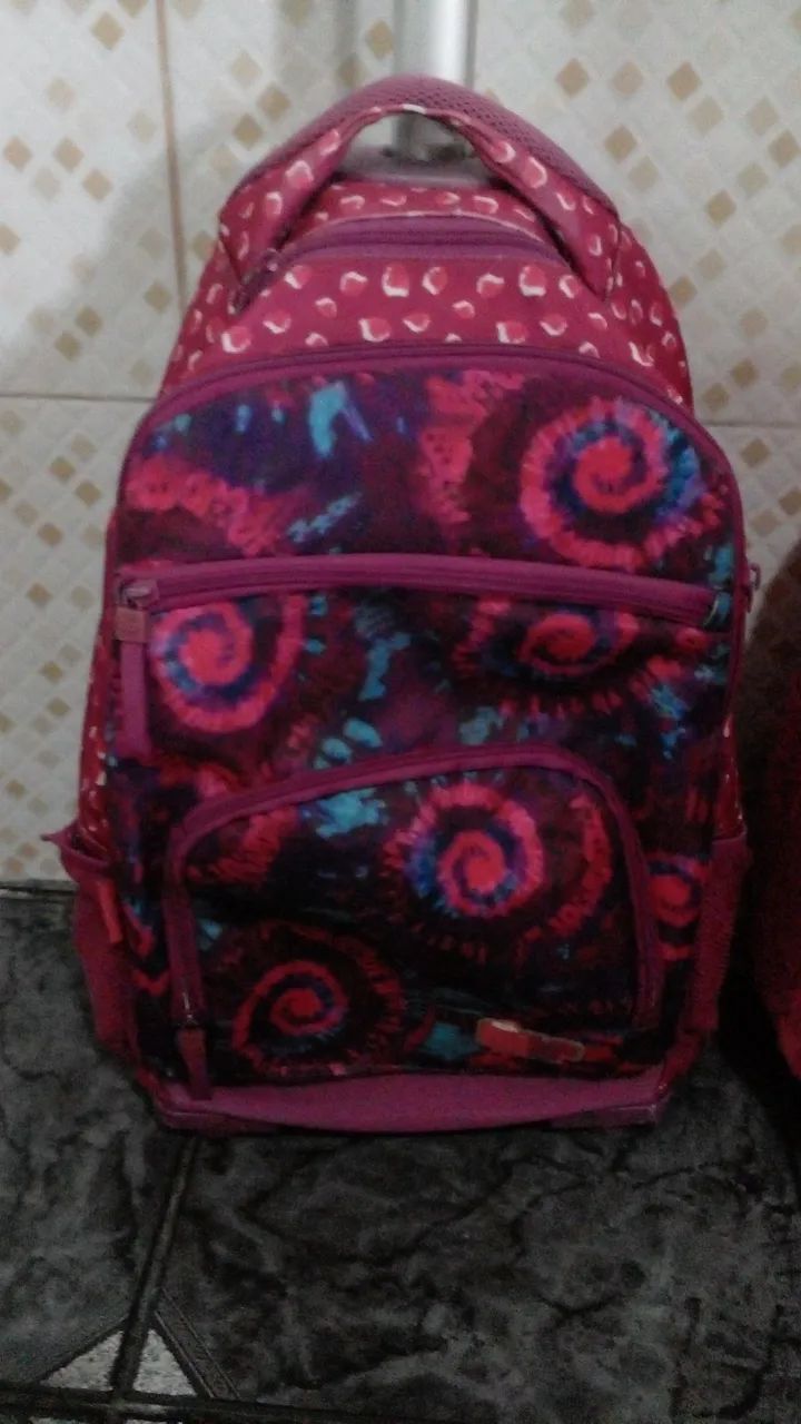 Mochila rosa com estampa floral - Foto 4