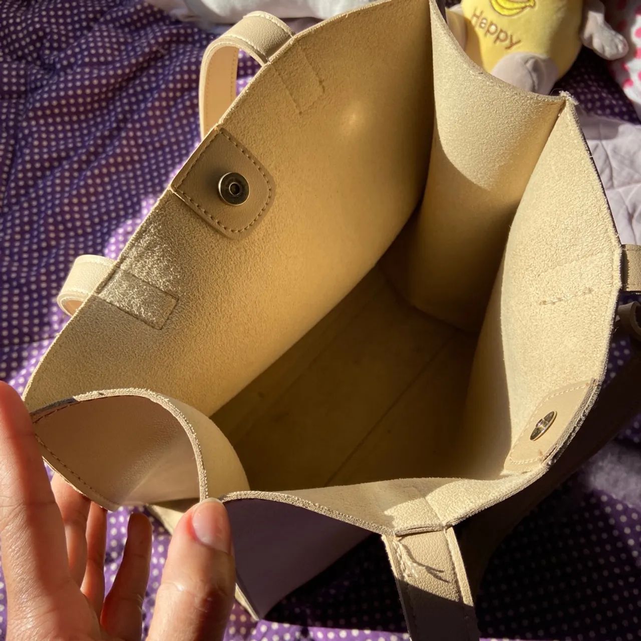 Bolsa de mão elegante bege e dourada - Foto 4