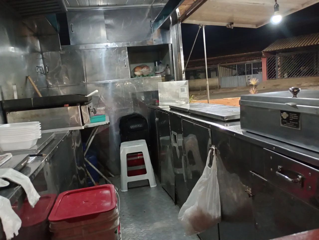 Food truck p venda ou troca barracão ou carro popular novo argo etc - Foto 4