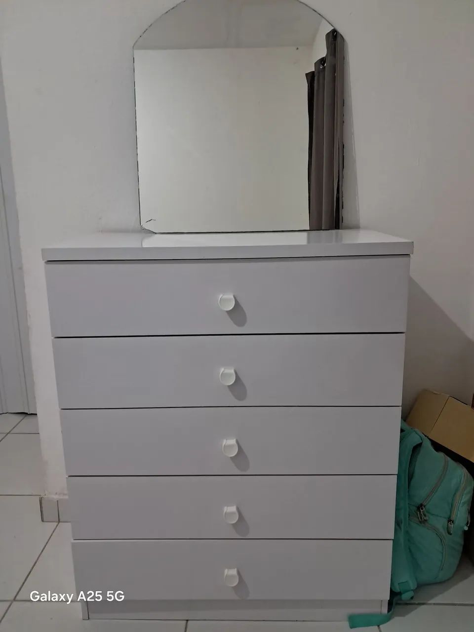 Vendo cômoda.64276669296386120