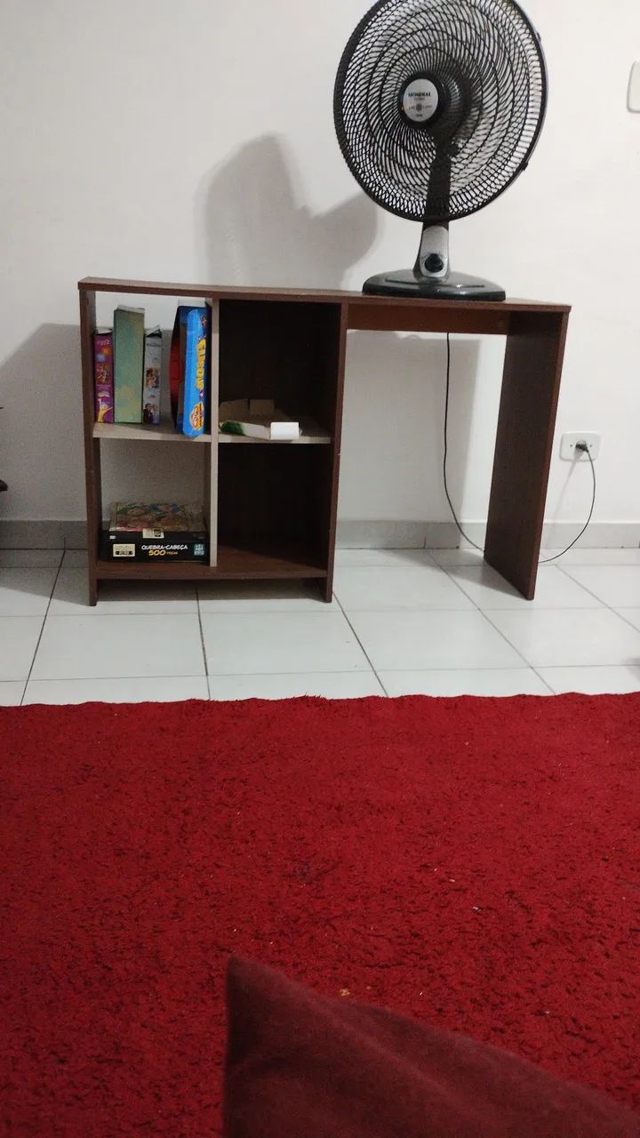 Escrivaninha Simples com Prateleiras