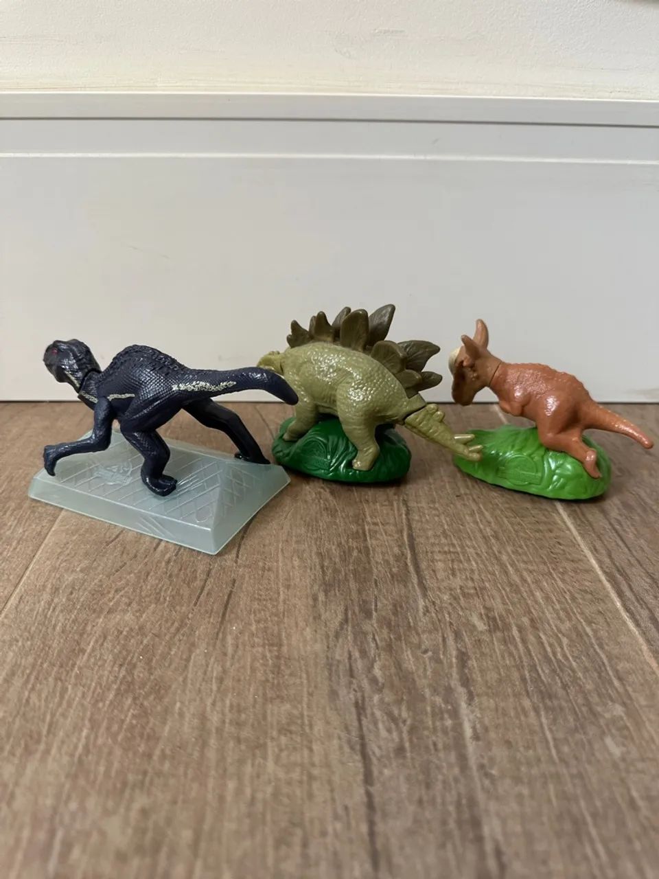brinquedos Jurassic Park World McDonalds - 3 unidades - Foto 2