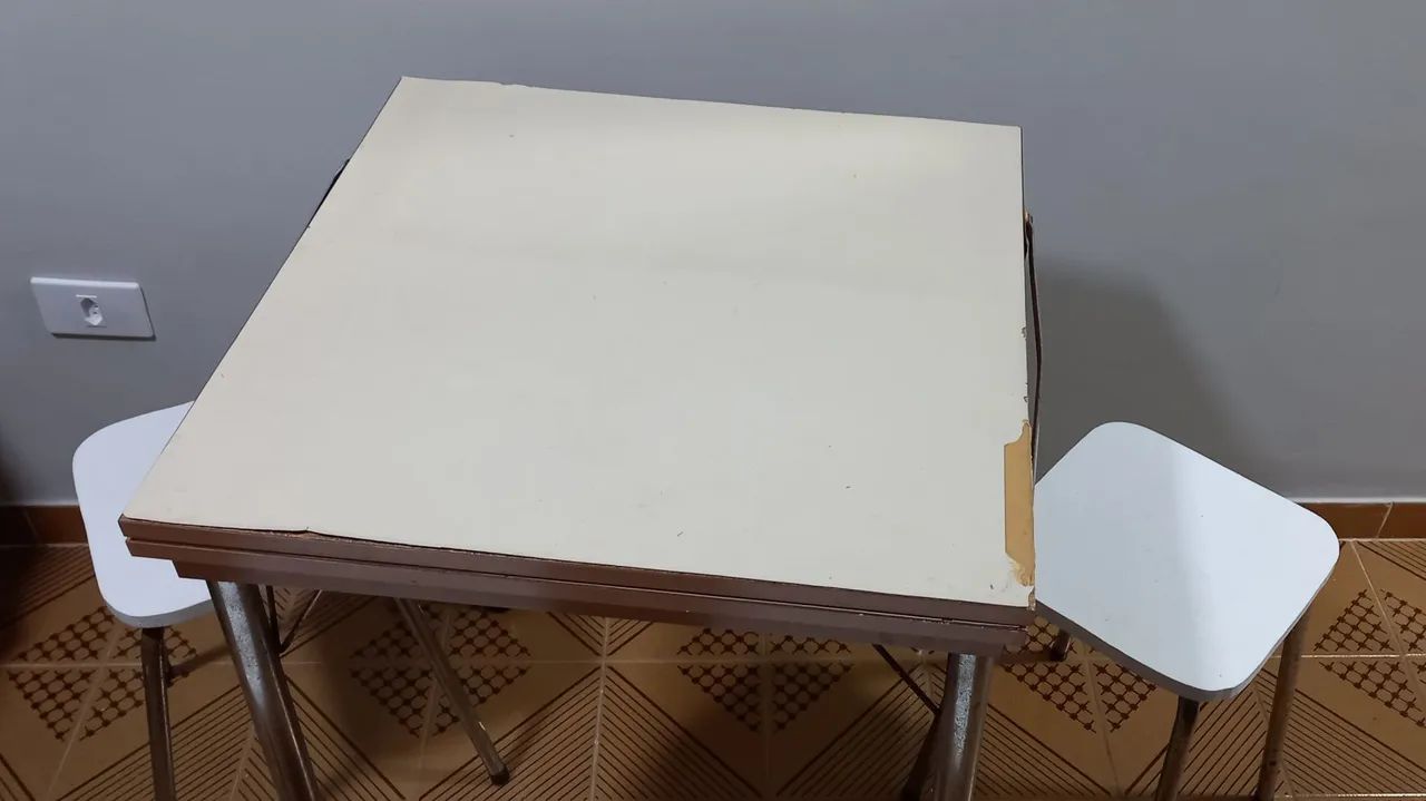 Mesa com 04 bancos64254013149698122