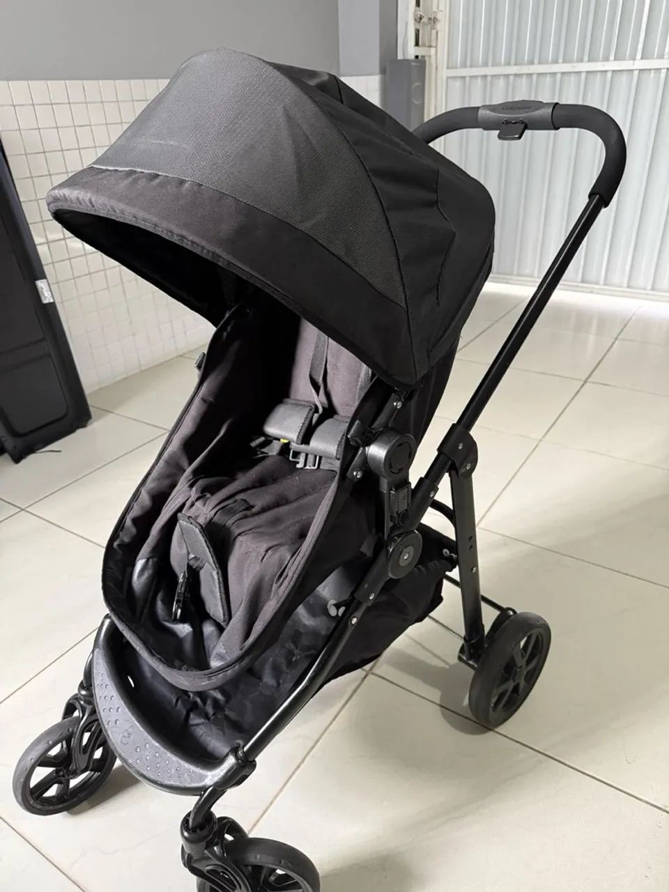 Carrinho de Bebê - Prático e Confortável