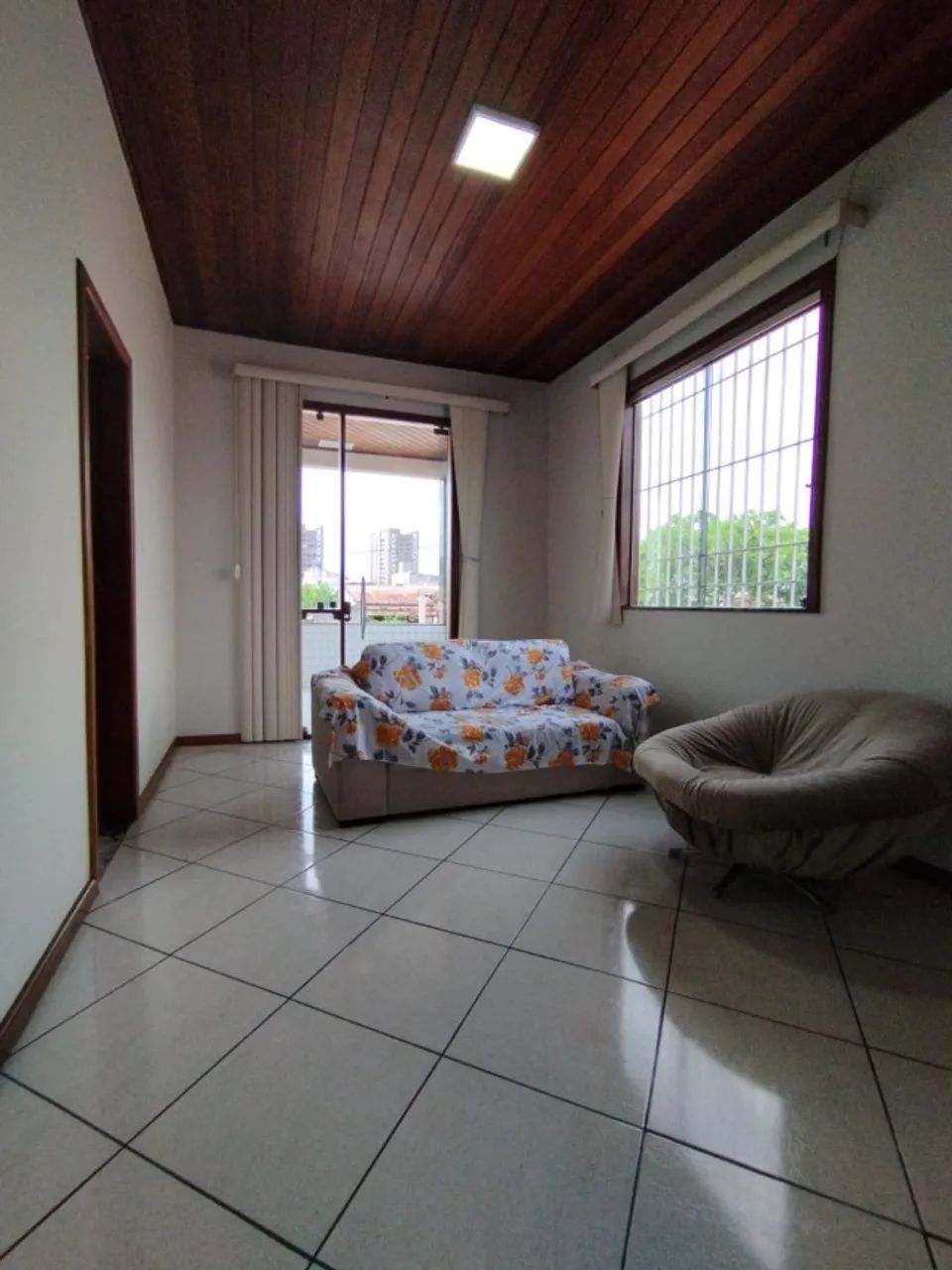 Excelente casa 4/4 sendo 4 suítes, Próximo Centro da Cidade. - Foto 3