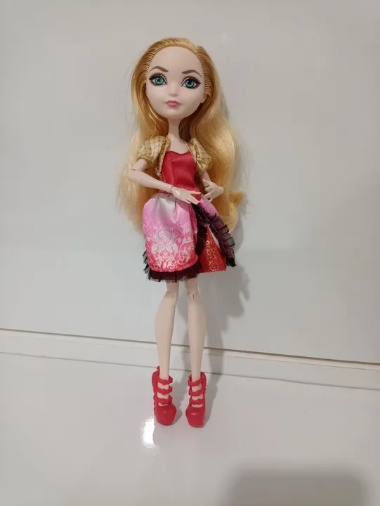 Boneca Ever After High - Apple White