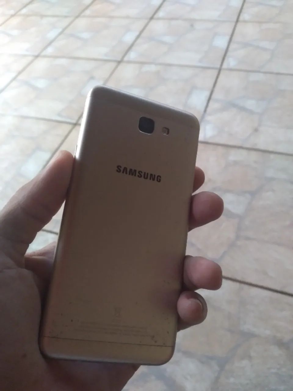 J5 prime dourado ,32 gigas ,bateria ok ,tela sem trincos ,bem conservado, pra vender logo  - Foto 4