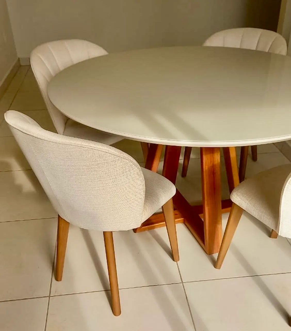 Round dining table set with 4 chairs64520807319043121