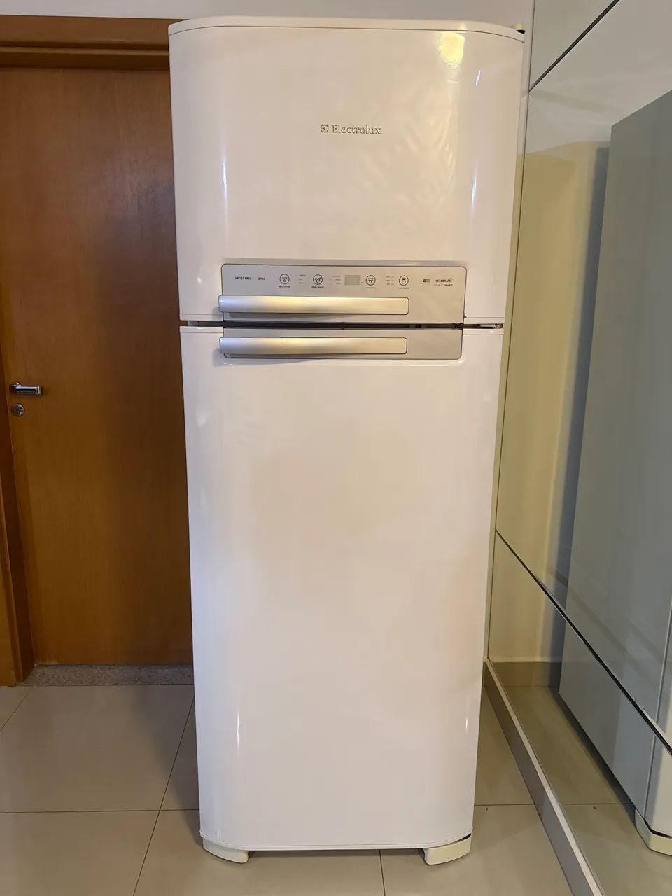 ＊R8920ページ Geladeira duplex oito meses de garantia - Geladeiras e Freezers