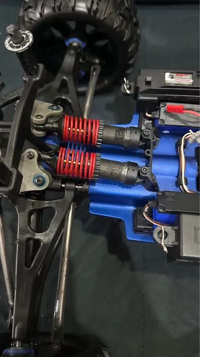 Carro RC Traxxas Revo 1/10  - Foto 6