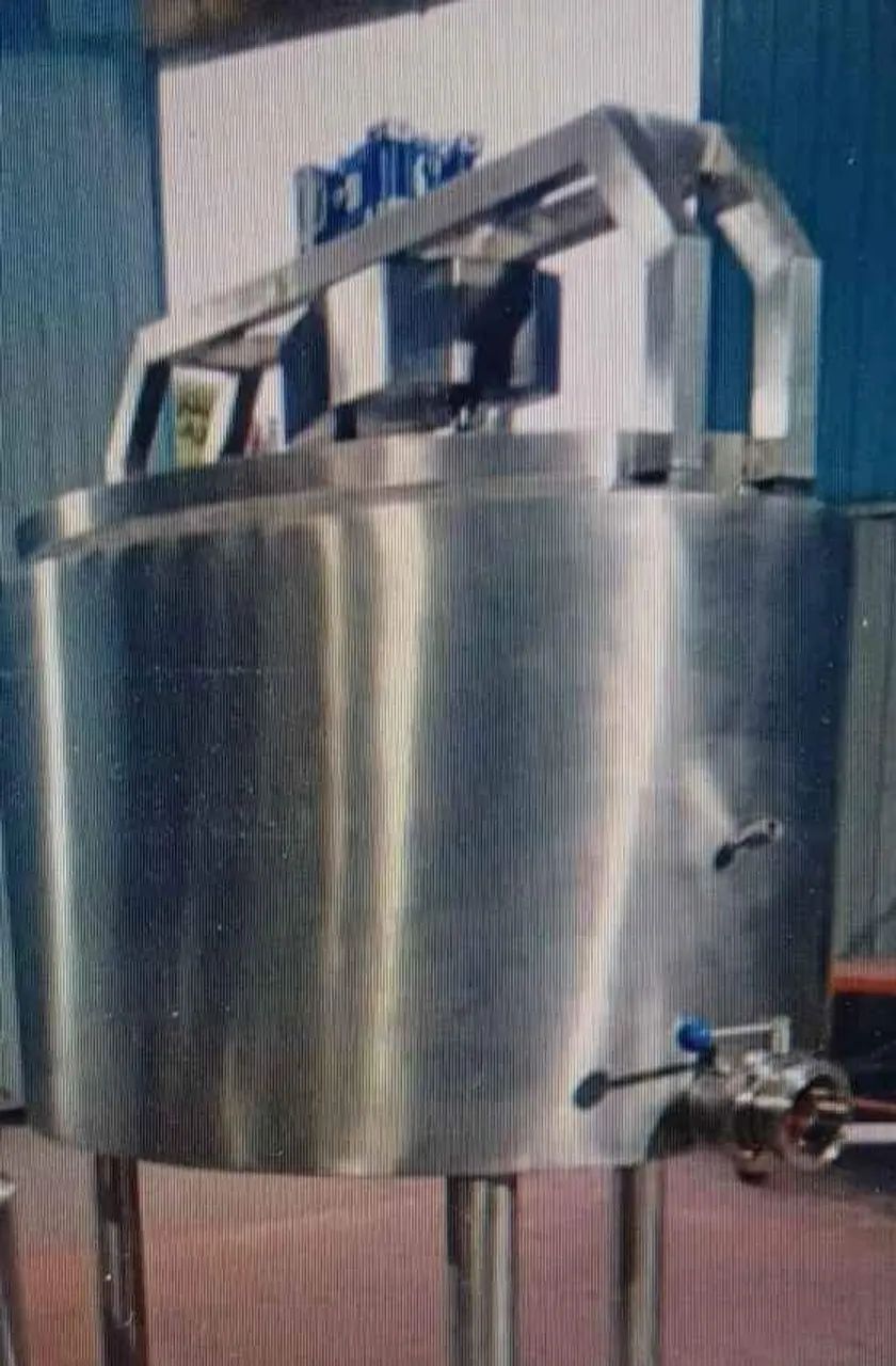 Tanque 750 L em aço inox 304 polido com serpentina e redutor 220/380v 