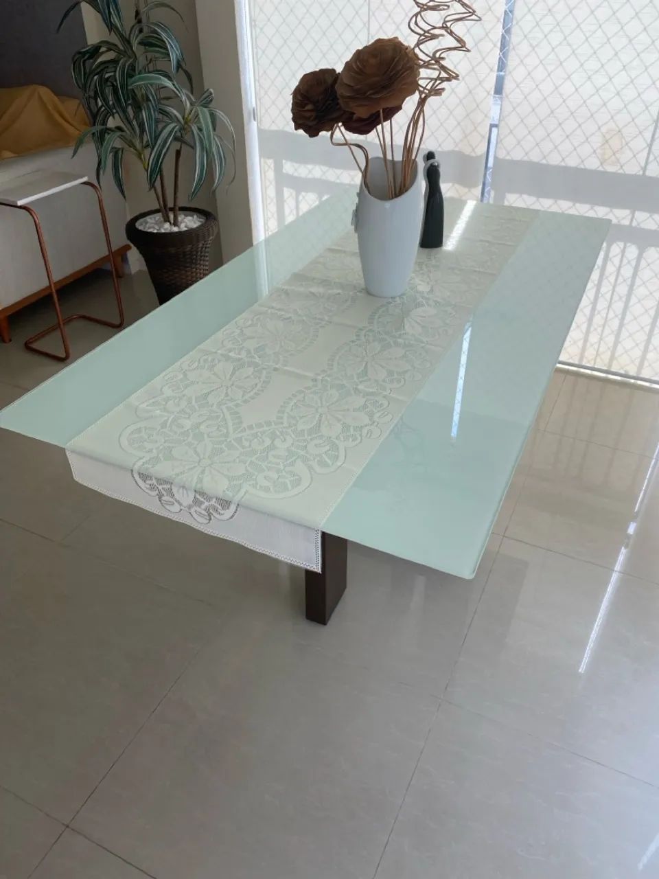 Mesa com tampo de vidro sem cadeiras  - Foto 3