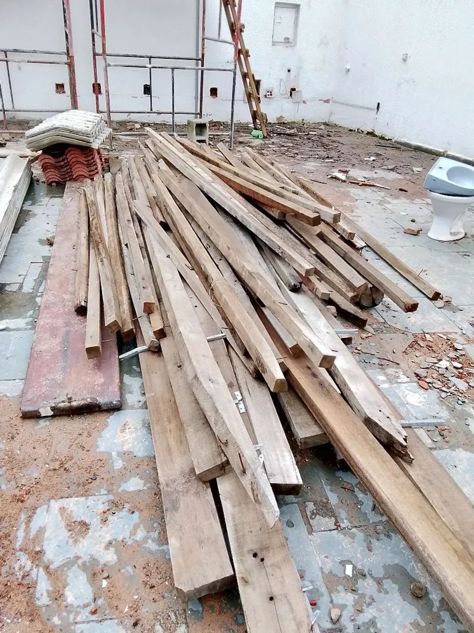 20 telhas de Brasilit, 40 caibros de 2,5 metros, 10 terças de 4 metros - Foto 6