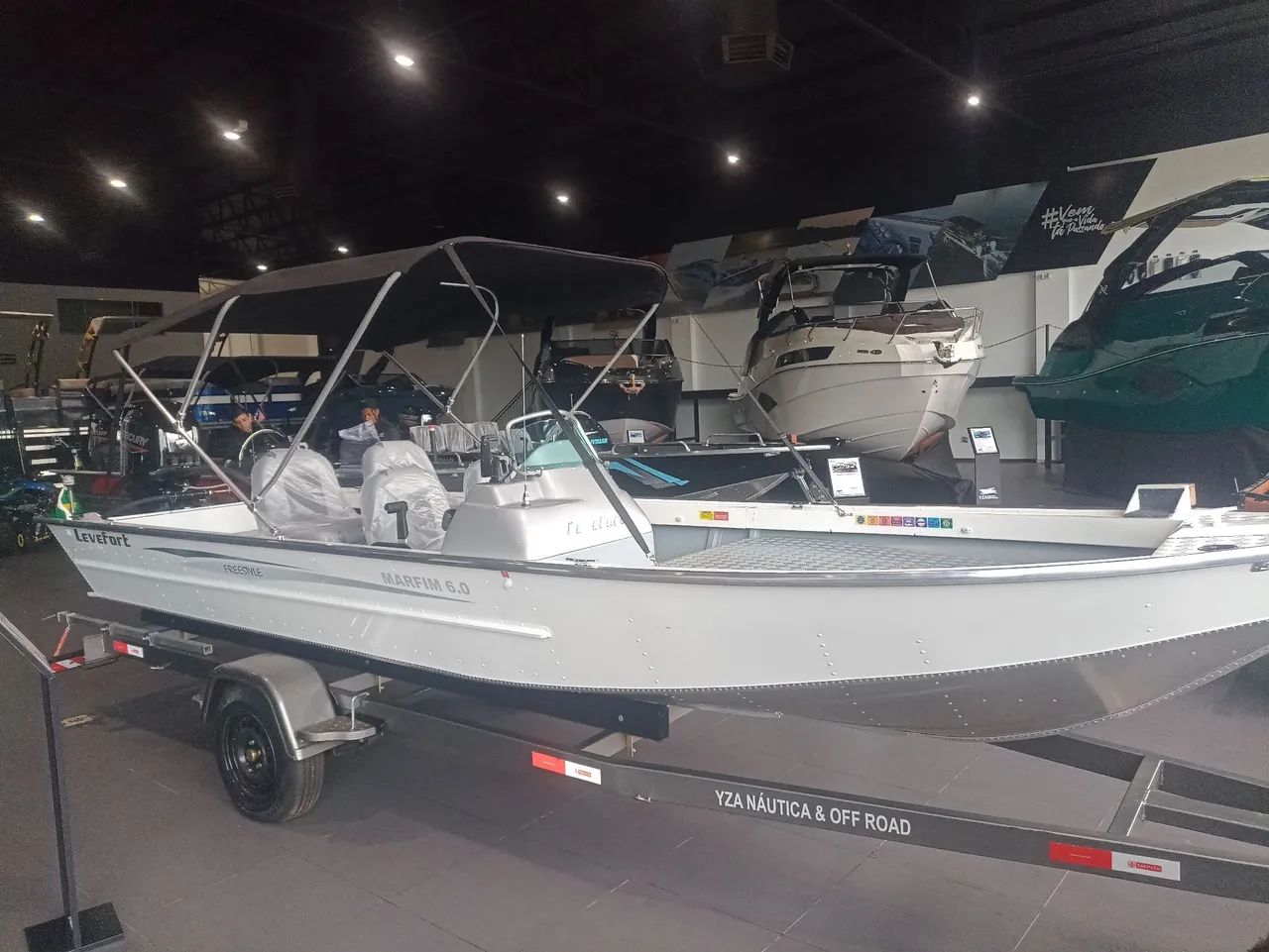 Lancha marfim 6.0 + motor 60hp Mercury  - Foto 5