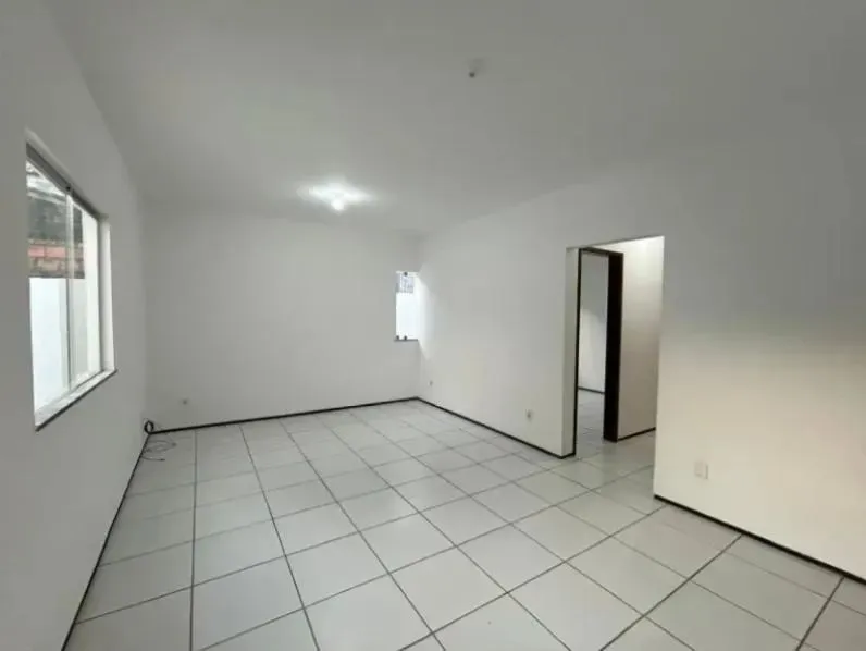 Casa (Padrão), com 3 quartos e 2 banheiros à Venda, 78 m² em Curitiba/PR