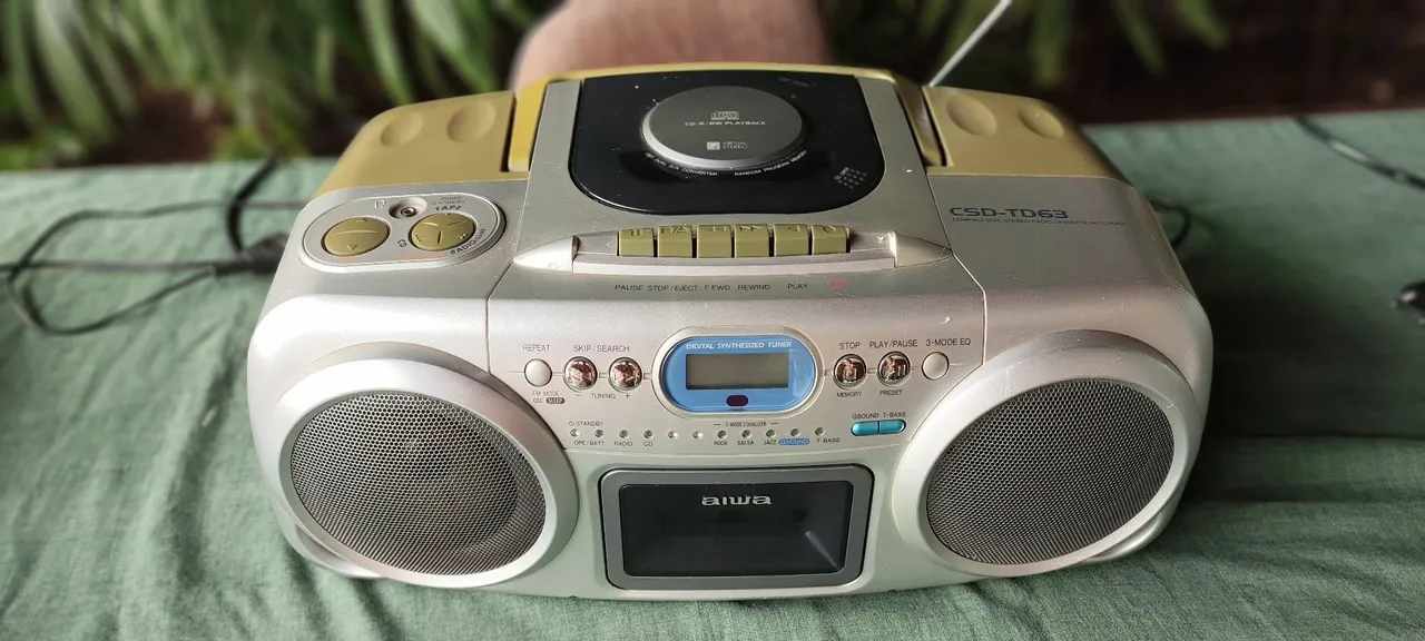 Aparelho de som Aiwa CSD-TD63 - CD Player, Rádio e Gravador!