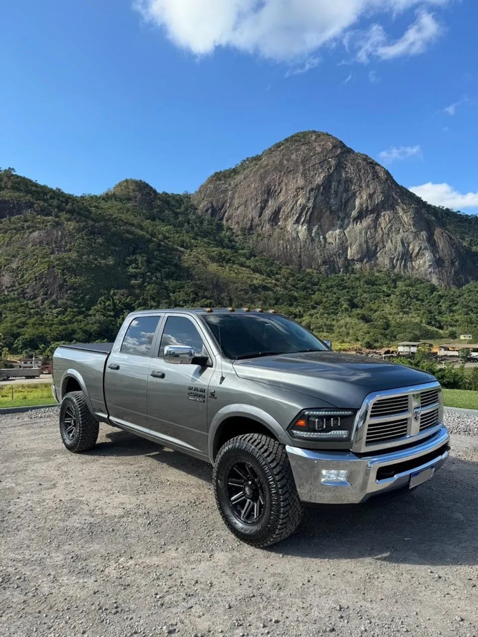 RAM 2500 LARAMIE 2012 COM 40 MIL EM ACESSÓRIOS 