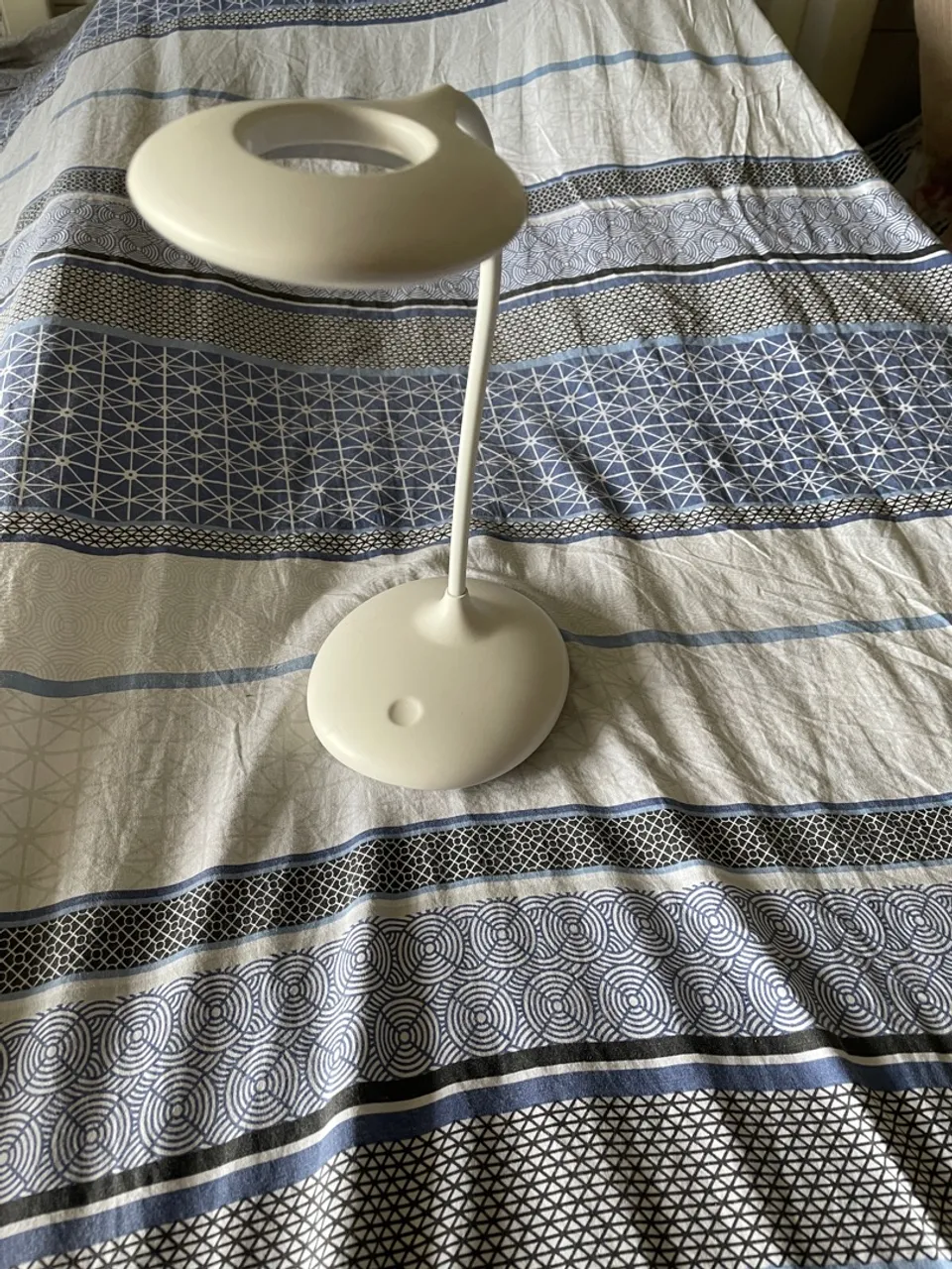 Luminária de Mesa com Lupa e LED - Ideal para Trabalhos Detalhados