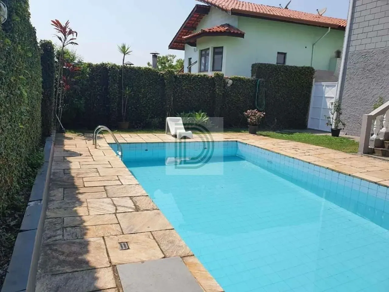 Excelente casa em condomínio no melhor da Granja Vianna.