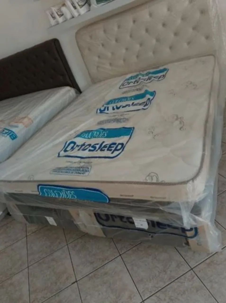 Cama Queen base e colchão 
