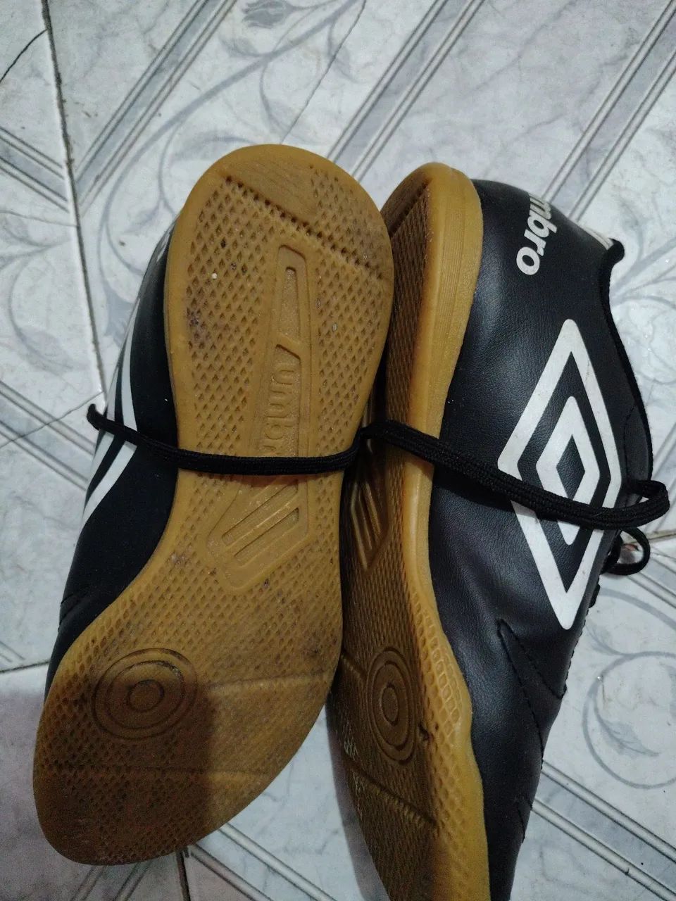 Chuteira Umbro tamanho 35 - Foto 3