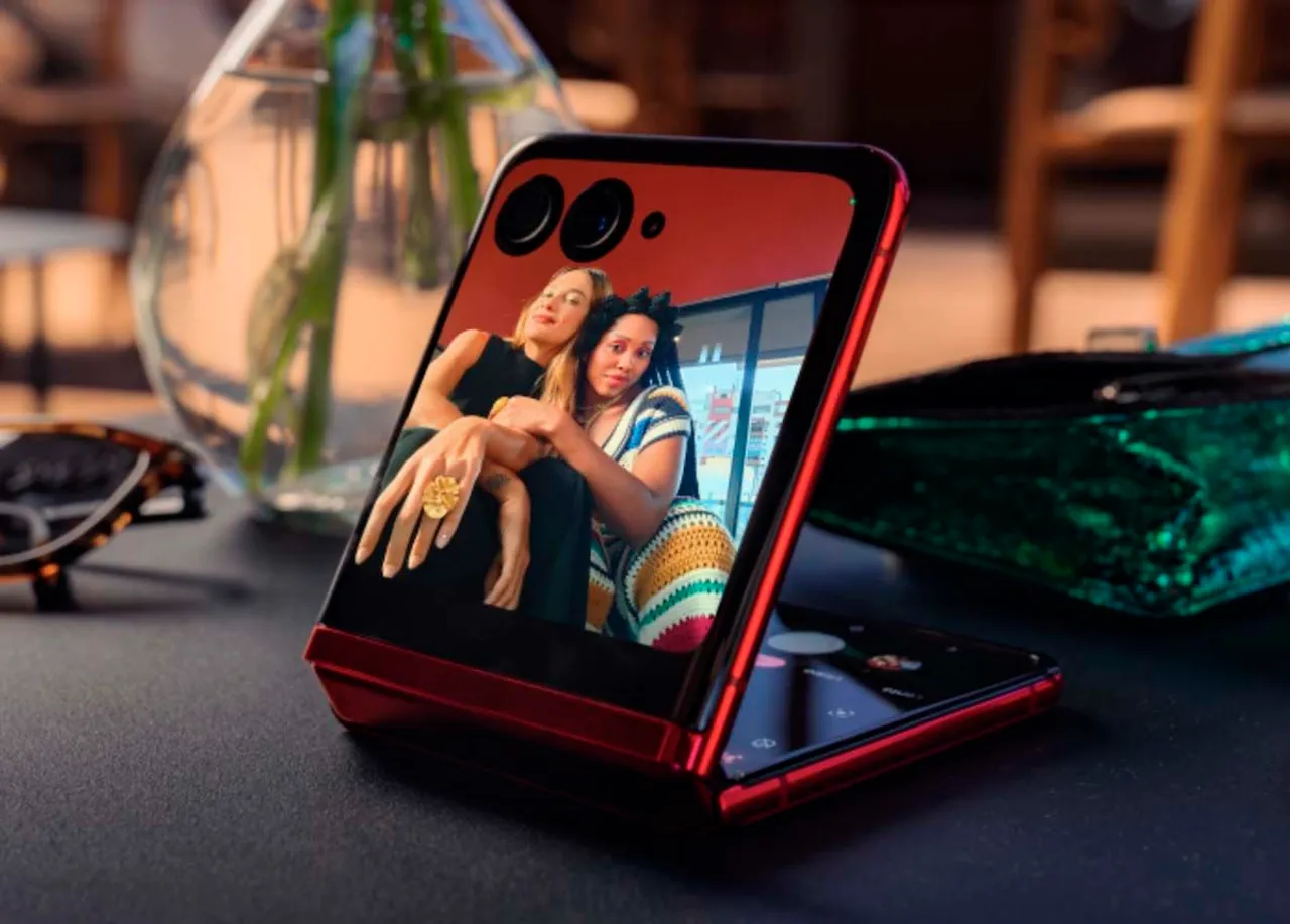 RAZR 40 ultra pego iPhone