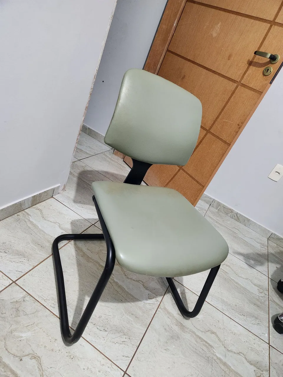 Cadeira para escritório resistente e confortável