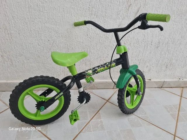 Carrinho bebê + bicicleta+ cadeirinha de carro